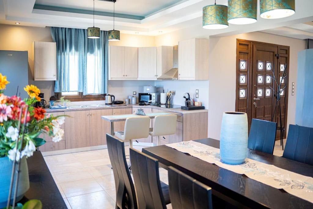 Luxury Apartment *
